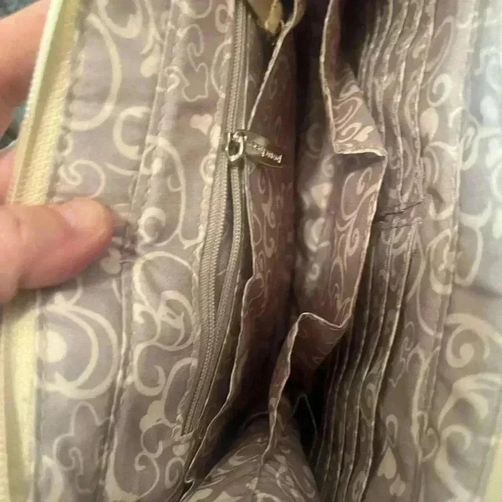 Pouchee Gold Leather Organizer Crossbody Bag - Picture 3 of 13